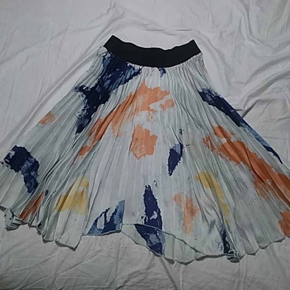 Pleated skirt